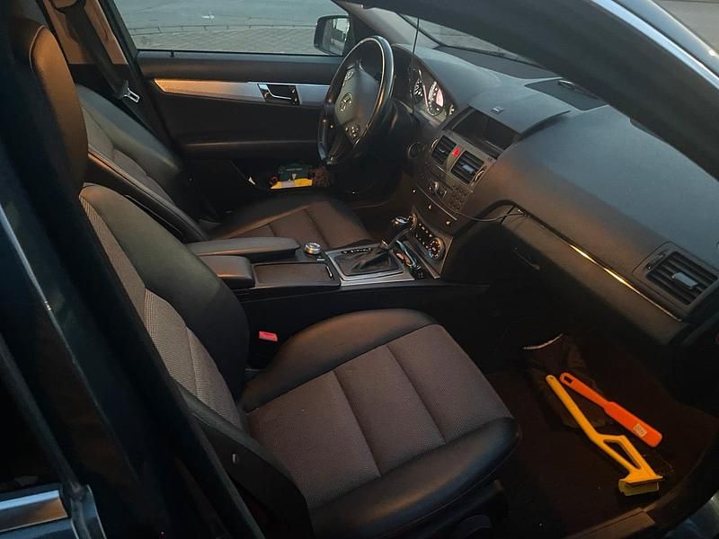 Gebraucht Mercedes 200 184 PS (135 kW) 2010 Grau Kombi