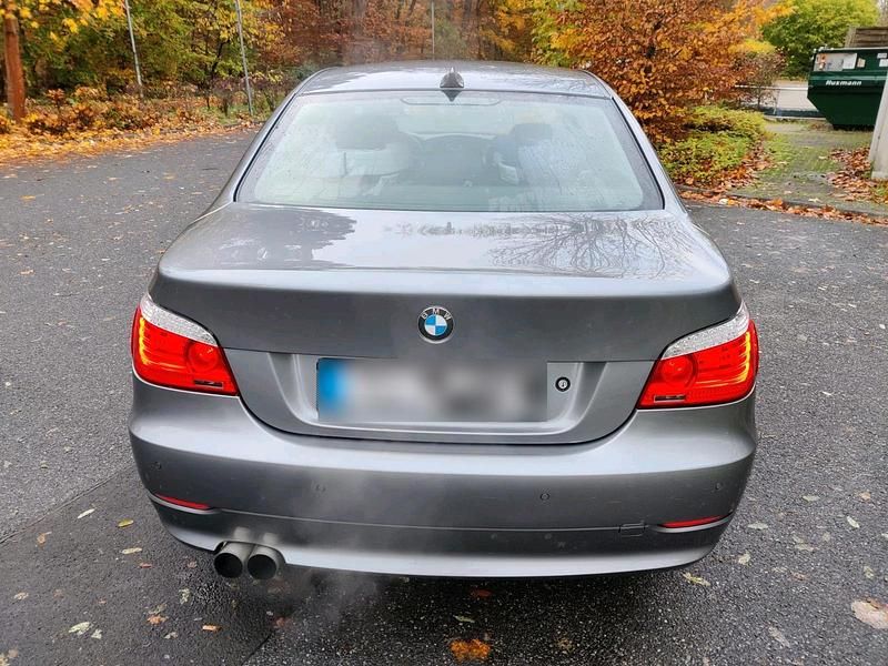 Gebraucht BMW 523 190 PS (139 kW) 2009 Grau Limousine