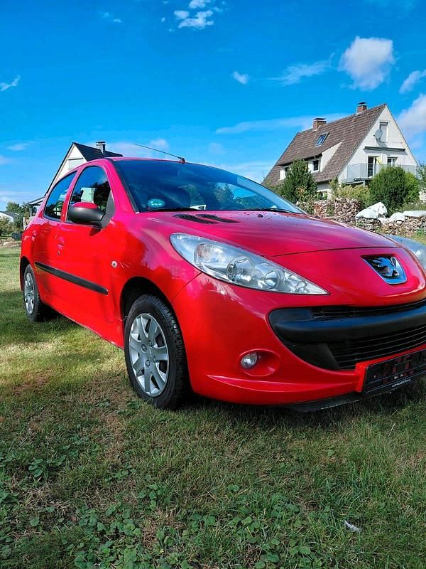 Rot Gebraucht 2010 Peugeot 206+ Kleinwagen | 2.599 € (Fairer Preis) - Bild 1/4