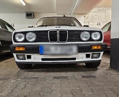 Weiß Gebraucht 1987 BMW 316 Limousine | 6.499 € - Bild 1/4