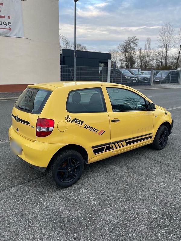 Second-hand VW Fox 69 CP (50 kW) 2005 Galben Hatchback