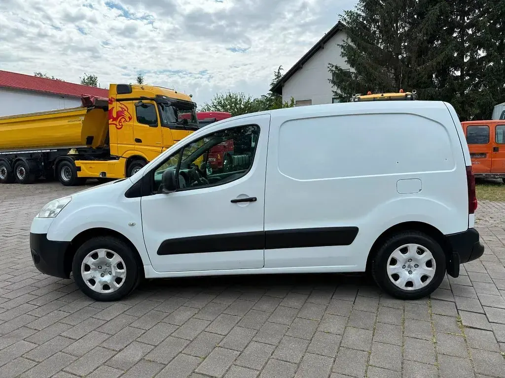 Gebraucht Peugeot Partner 90 PS (66 kW) 2012 Weiß Van / Kleinbus