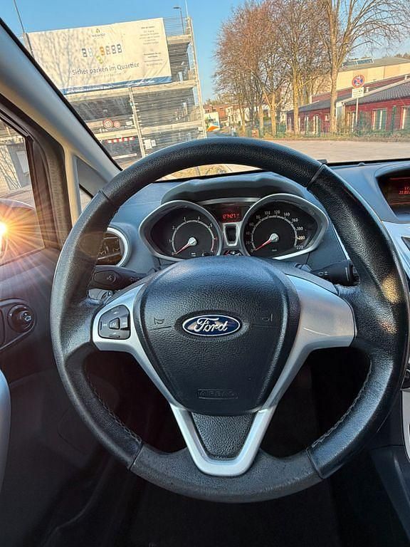Gebraucht Ford Fiesta Trend 82 PS (60 kW) 2009 Blau Kleinwagen