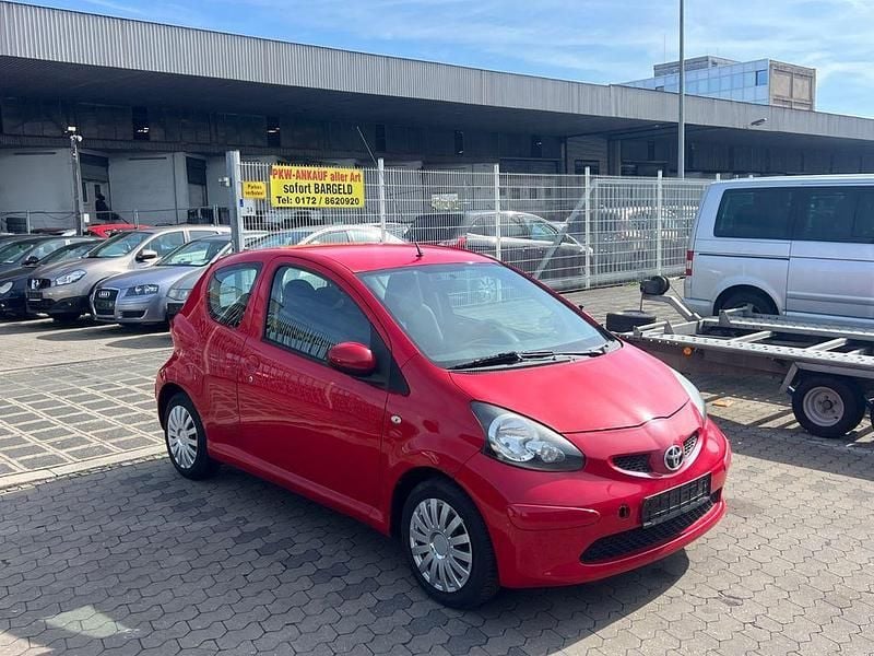 Gebraucht Toyota Aygo 69 PS (50 kW) 2006 Rot Kleinwagen
