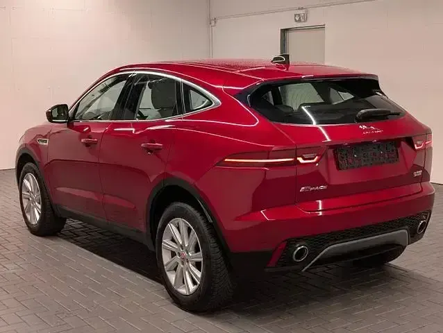Używany Jaguar E-Pace S 179 KM (131 kW) 2019 Czerwony SUV