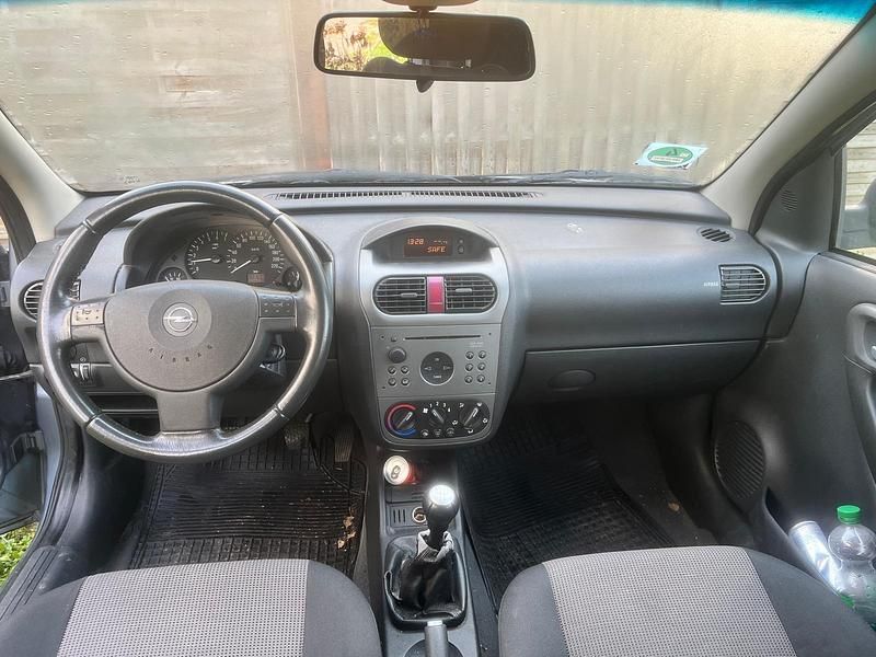 Gebraucht Opel Corsa 75 PS (55 kW) 2004 Silber Kleinwagen