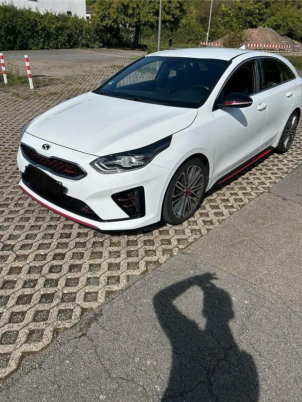 Weiß Gebraucht 2019 Kia ProCeed GT Kleinwagen | 19.500 € (Fairer Preis) - Bild 1/4