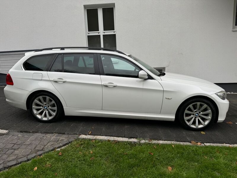 Weiß Gebraucht 2010 BMW 330 M Sport Kombi | 8.350 € (Fairer Preis) - Bild 1/4