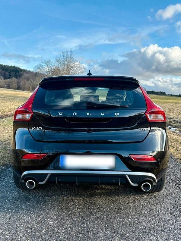 Gebraucht Volvo V40 R-Design 190 PS (139 kW) 2015 Schwarz Limousine