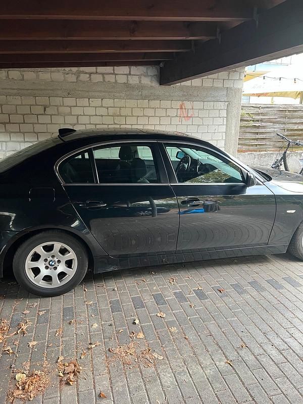 Schwarz Gebraucht 2005 BMW 520 Limousine | 4.150 € (Etwas zu teuer) - Bild 1/4