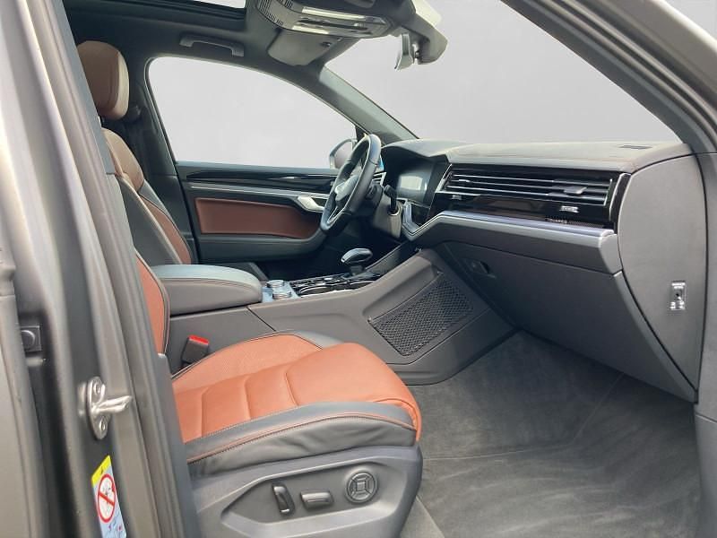 Gebraucht VW Touareg Style 231 PS (169 kW) 2025 Blau SUV