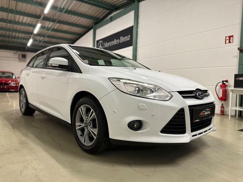 Gebraucht Ford Focus Trend 125 PS (91 kW) 2013 Weiß Kombi