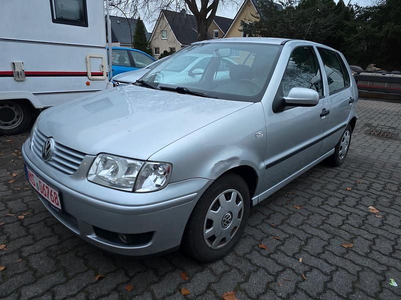 Gebraucht VW Polo 60 PS (44 kW) 2001 Silber Kleinwagen