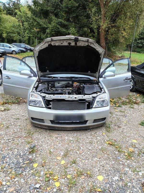 Grau Gebraucht 2002 Opel Vectra Kombi | 550 € (Superpreis) - Bild 1/4