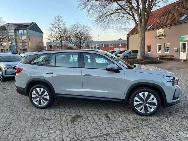 Neu Skoda Kodiaq Selection 150 PS (110 kW) 2025 Grau SUV