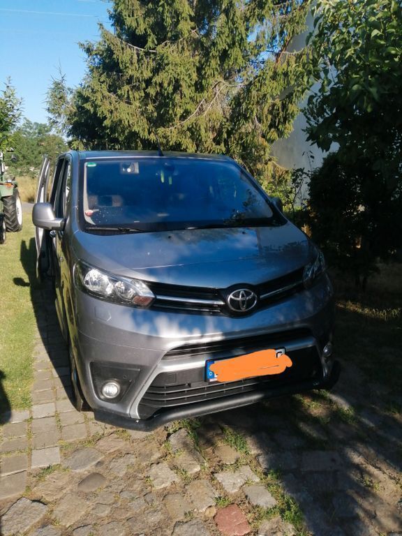 Silber Gebraucht 2020 Toyota Proace Team Van | 31.000 € (Superpreis) - Bild 1/4