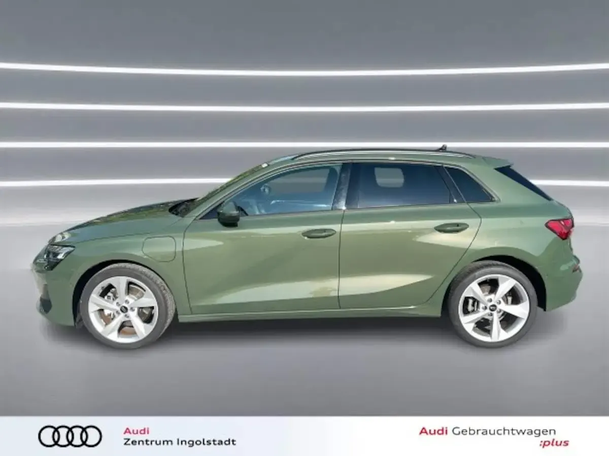 Gebraucht Audi A3 Sportback e-tron Comfort 204 PS (150 kW) 2026 Distriktgrün metallic Kleinwagen