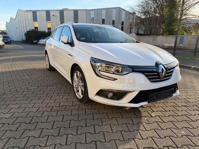 Weiß Gebraucht 2018 Renault Mégane IV Bose Edition Limousine | 8.350 € (Superpreis) - Bild 1/4