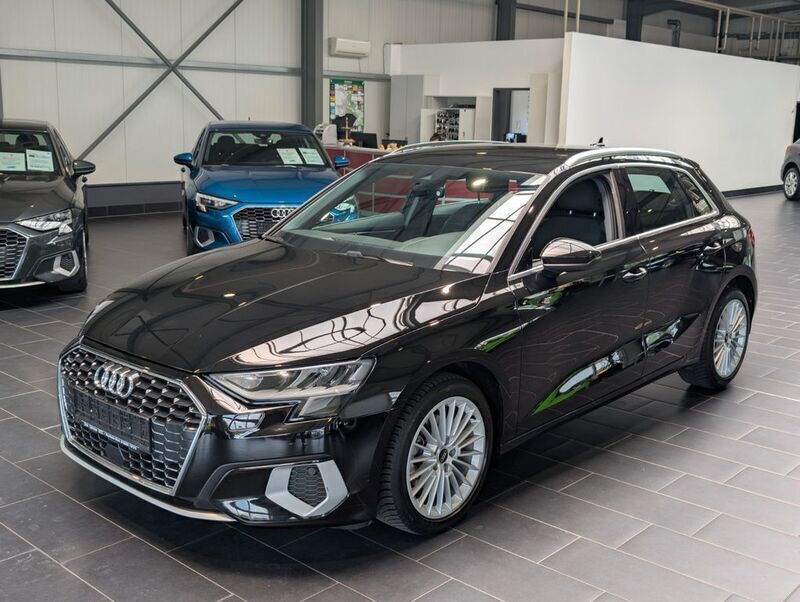 Schwarz Gebraucht 2022 Audi A3 Sportback Advanced Limousine | 23.900 € (Fairer Preis) - Bild 1/4