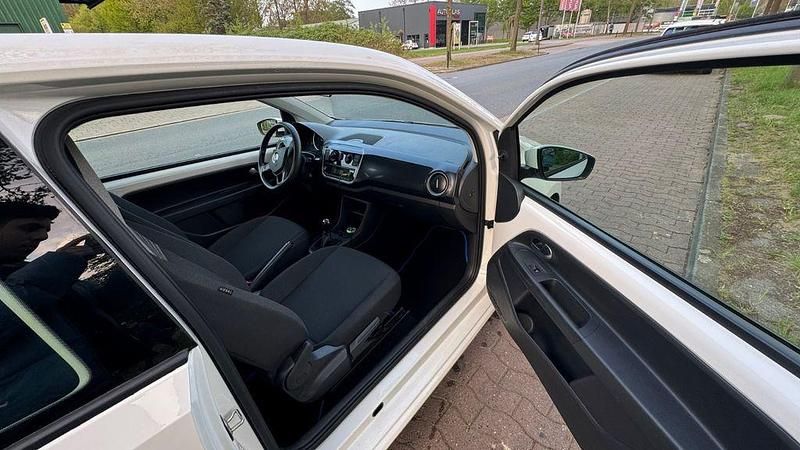 Weiß Gebraucht 2019 VW up! Kleinwagen | 5.700 € (Guter Preis) - Bild 1/4