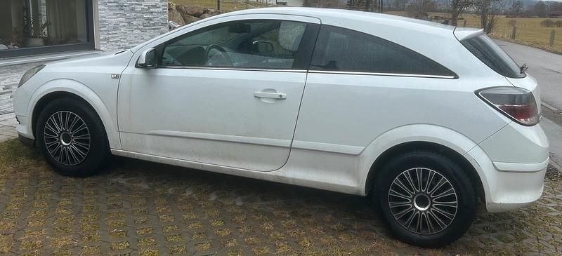 Gebraucht Opel Astra GTC 90 PS (66 kW) 2008 Weiß Coupé