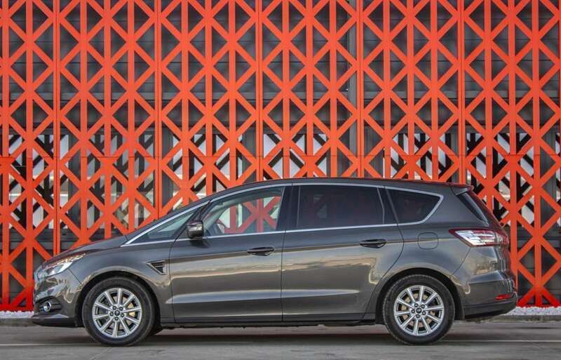 Grau Gebraucht 2016 Ford S-MAX Titanium Van / Kleinbus | 10.000 € (Guter Preis) - Bild 1/4