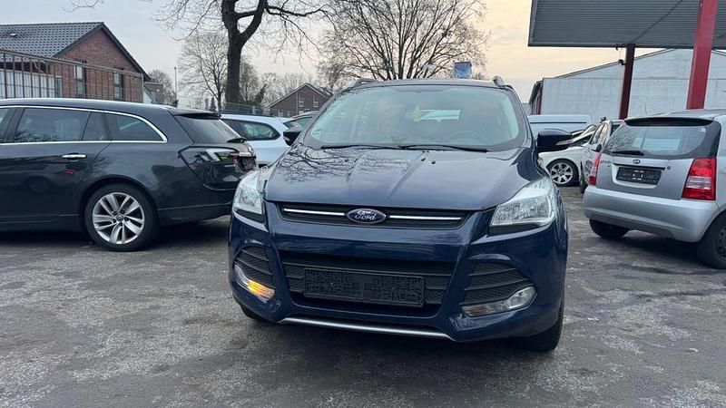 Gebraucht Ford Kuga Trend 150 PS (110 kW) 2015 Blau SUV