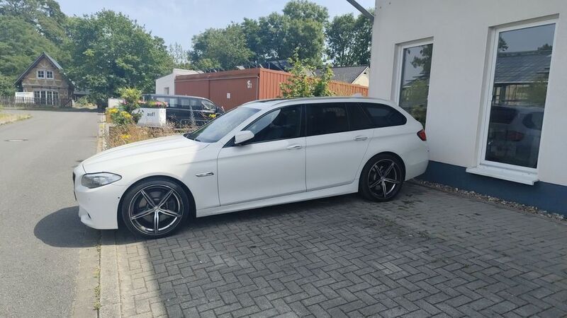 Weiß Gebraucht 2011 BMW 530 M Sport Kombi | 14.999 € (Etwas zu teuer) - Bild 1/4