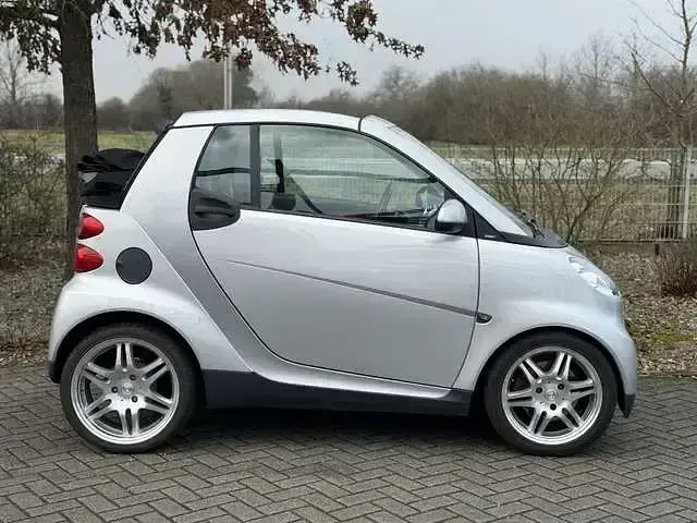 Gebraucht Smart ForTwo Cabrio Brabus 71 PS (52 kW) 2009 Tridionsicherheitszelle silber Cabrio