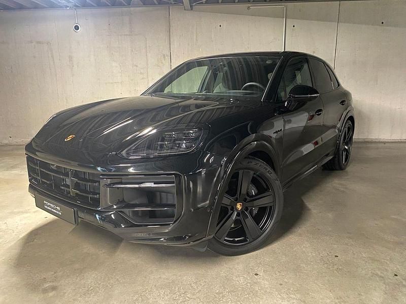 Gebraucht Porsche Cayenne 470 PS (345 kW) 2024 Chromitschwarzmetallic SUV