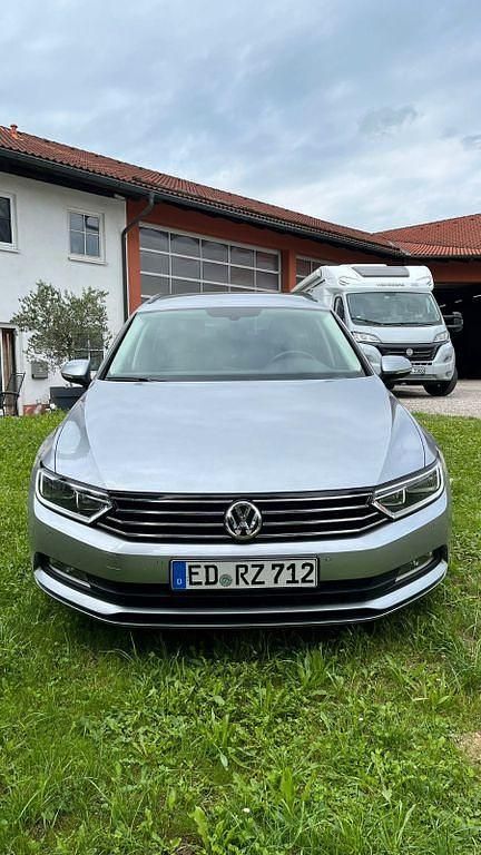 Silber Gebraucht 2018 VW Passat Comfortline Kombi | 12.600 € (Guter Preis) - Bild 1/4