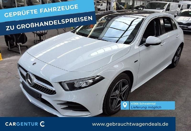 Digitalweiss Gebraucht 2021 Mercedes A250 AMG line Limousine | 22.390 € (Fairer Preis) - Bild 1/2