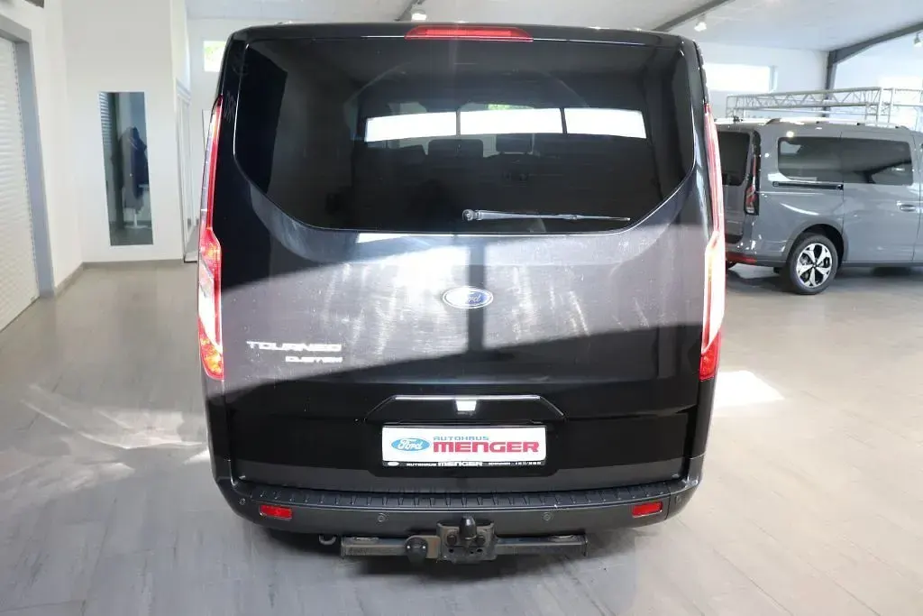 Gebraucht Ford Tourneo Active 131 PS (96 kW) 2022 Schwarz Van / Kleinbus