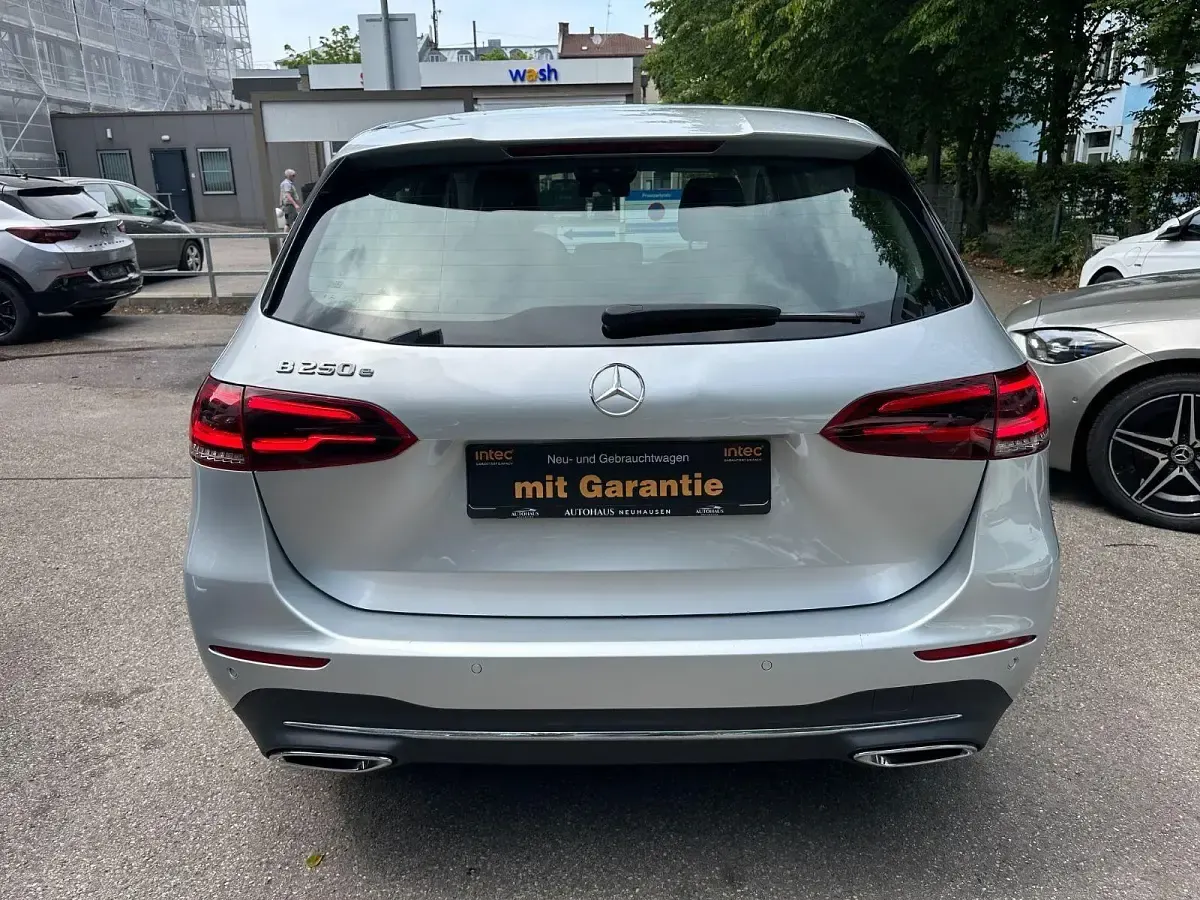 Gebraucht Mercedes B250e 160 PS (117 kW) 2021 Silber Kleinwagen