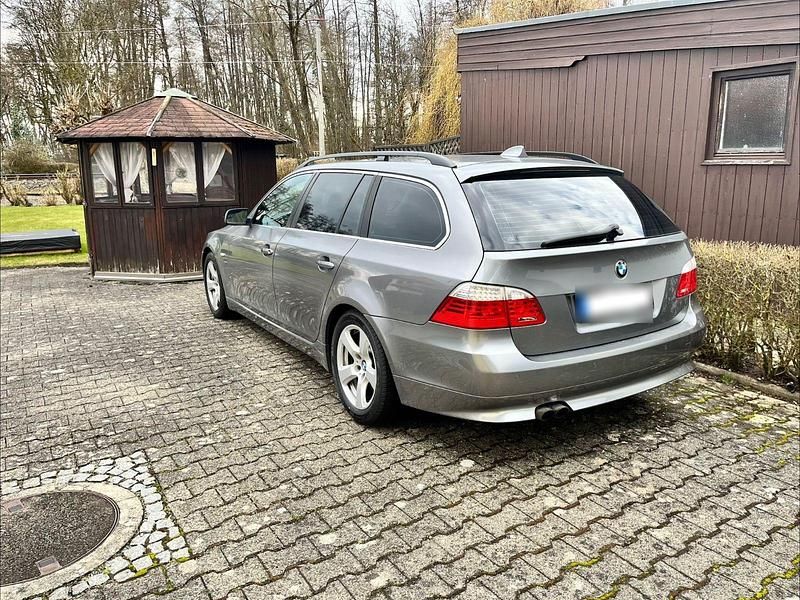 Gebraucht BMW 523 190 PS (139 kW) 2009 Grau Kombi