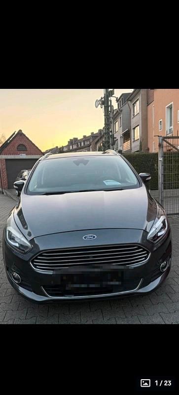 Grau Gebraucht 2016 Ford S-MAX Van / Kleinbus | 13.500 € (Fairer Preis) - Bild 1/4