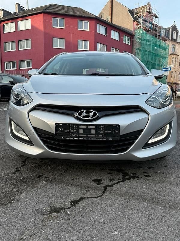 Silber Gebraucht 2013 Hyundai i30 Kombi | 5.800 € (Guter Preis) - Bild 1/4