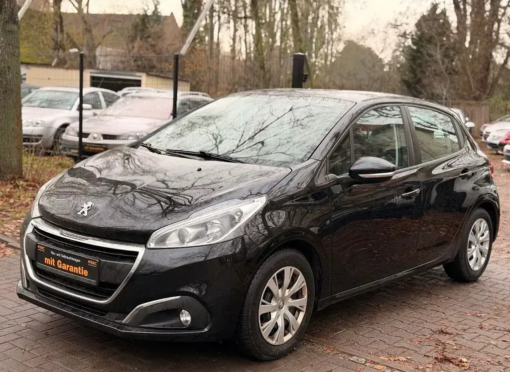 Gebraucht Peugeot 208 Allure 83 PS (61 kW) 2018 Schwarz Kleinwagen