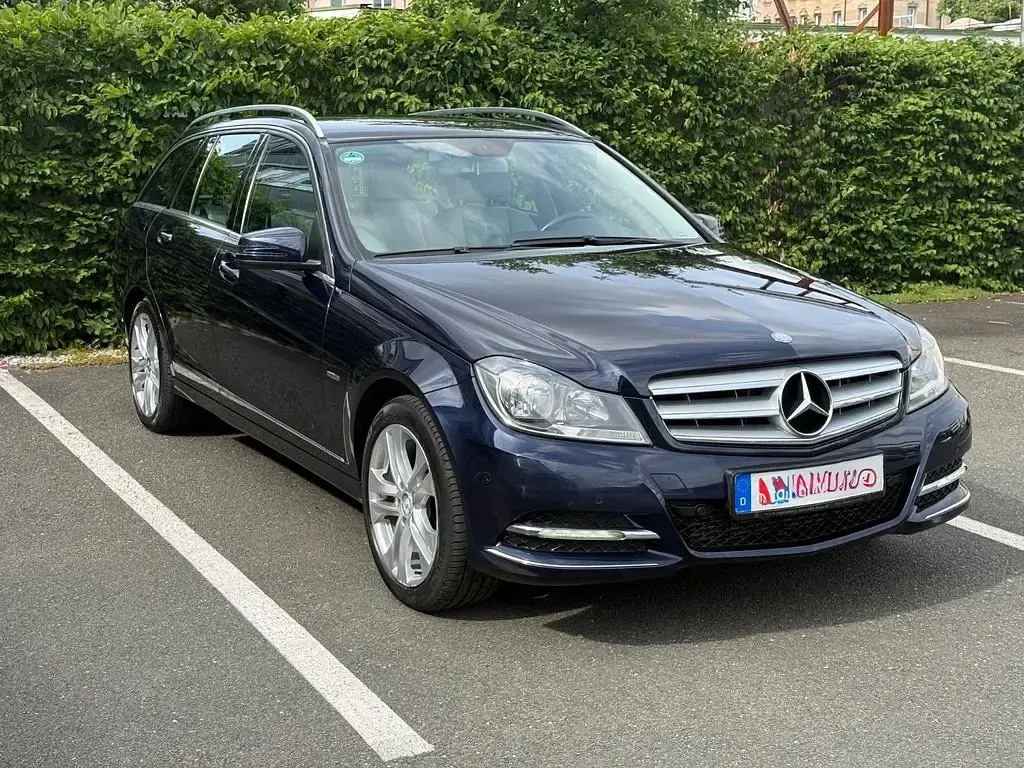 Gebraucht Mercedes C180 156 PS (114 kW) 2012 Blau Limousine