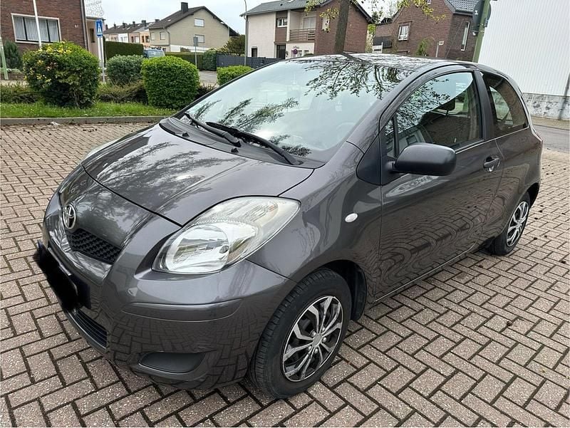 Gebraucht Toyota Yaris 69 PS (50 kW) 2009 Grau Kleinwagen