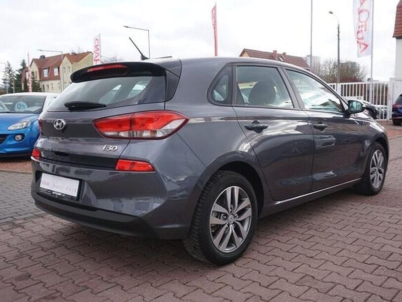 Gebraucht Hyundai i30 99 PS (72 kW) 2019 Grau Limousine