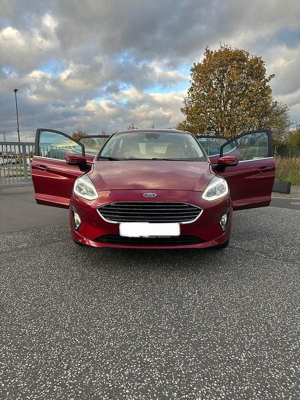 Rot Gebraucht 2018 Ford Fiesta Active Kleinwagen | 9.000 € (Superpreis) - Bild 1/4