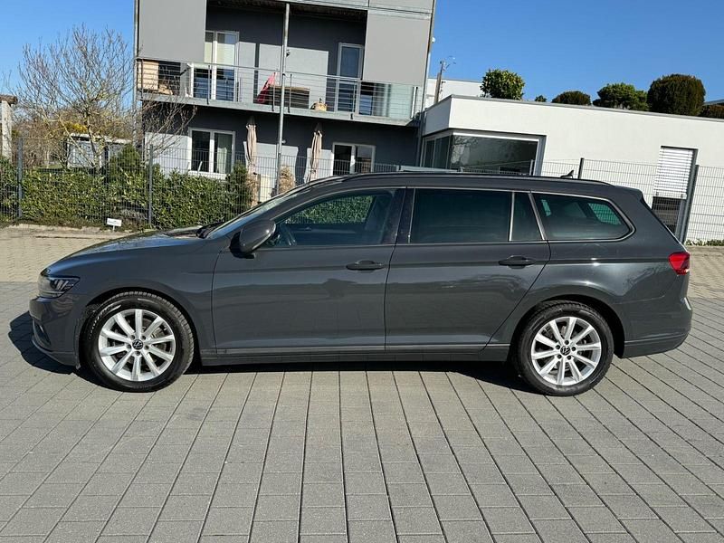 Gebraucht VW Passat 122 PS (89 kW) 2021 Grau Kombi