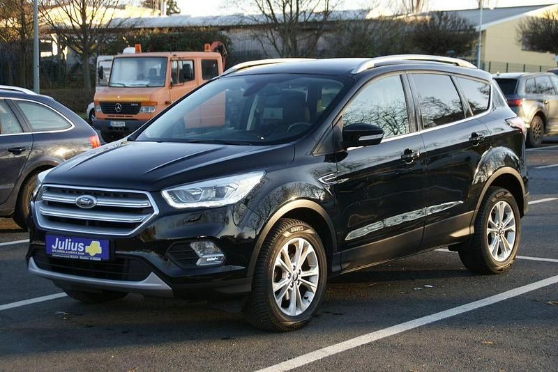 Gebraucht Ford Kuga Titanium 150 PS (110 kW) 2018 Schwarz SUV