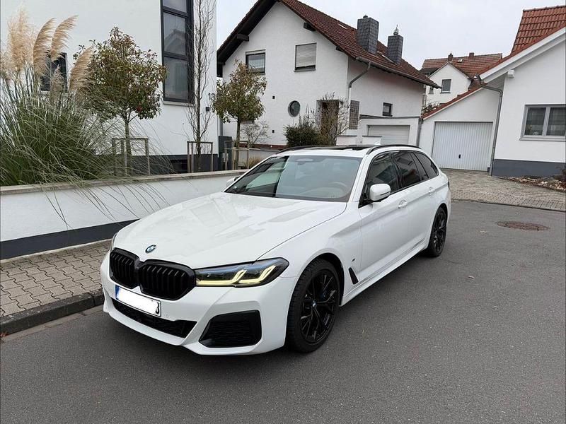 Weiß Gebraucht 2021 BMW 540 M Sport Kombi | 44.500 € (Fairer Preis) - Bild 1/4