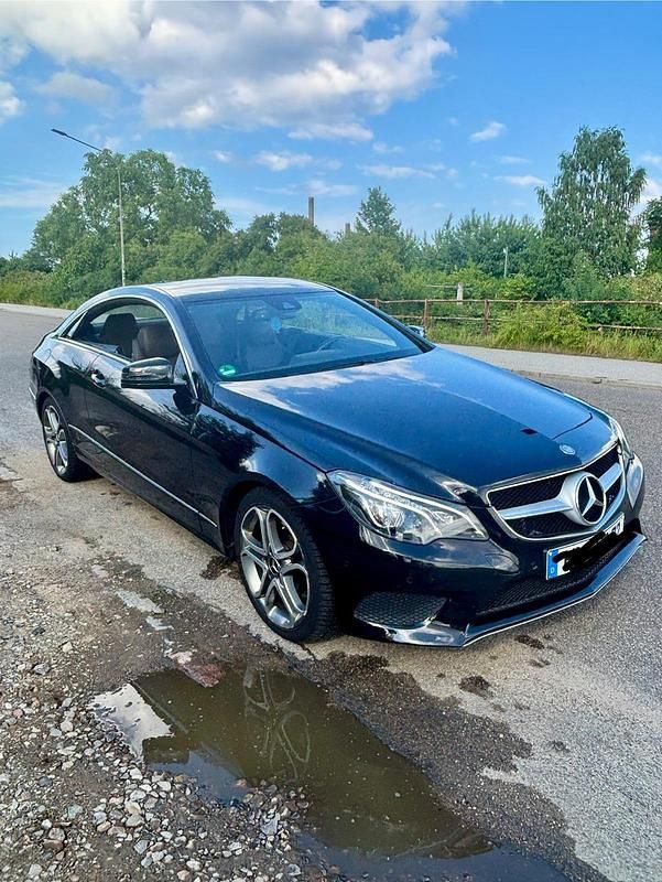 Schwarz Gebraucht 2013 Mercedes E220 Coupé | 13.800 € (Fairer Preis) - Bild 1/4