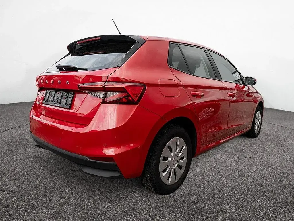 Gebraucht Skoda Fabia Selection 80 PS (58 kW) 2023 Velvet rot Kleinwagen