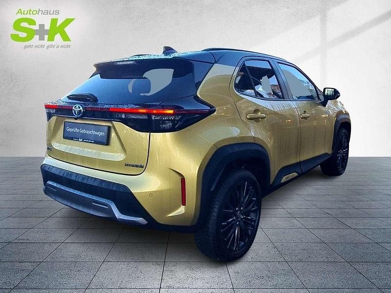 Gebraucht Toyota Yaris Hybrid Advance 116 PS (85 kW) 2023 Warm gold metallic, (gold) Kleinwagen