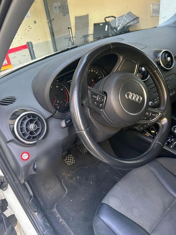 Weiß Gebraucht 2011 Audi A1 Kleinwagen | 4.800 € (Guter Preis) - Bild 1/4