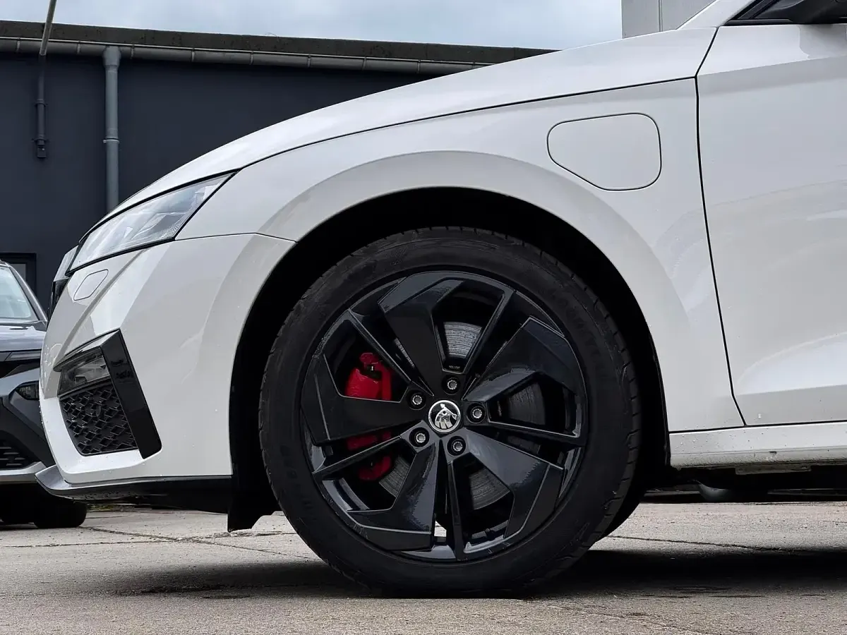 Gebraucht Skoda Octavia RS 245 PS (180 kW) 2023 Candyweiss Kombi